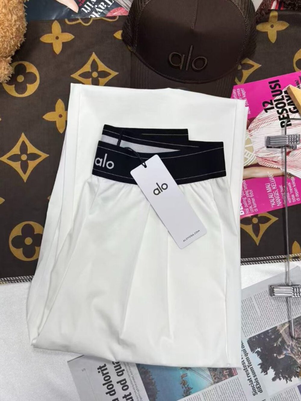 🆕Alo Yoga Suit Up Trouser White Regular Size 📦 Everyday Wear - Picture 3 of 9
